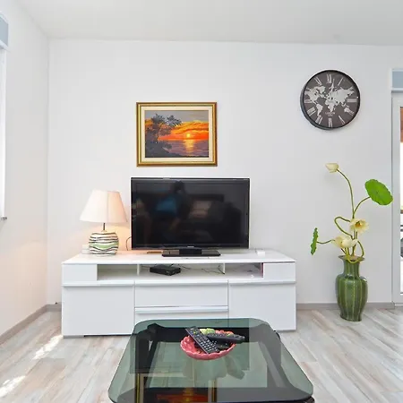 Holiday home Mit Privatpool Fuer 6 Personen Ca 85 Qm In Pula, Istrien Istrische Riviera