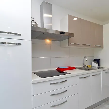 Mit Privatpool Fuer 6 Personen Ca 85 Qm In Pula, Istrien Istrische Riviera