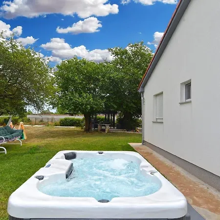 Holiday home Mit Privatpool Fuer 6 Personen Ca 85 Qm In Pula, Istrien Istrische Riviera