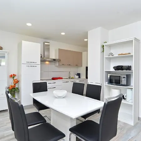 Holiday home Mit Privatpool Fuer 6 Personen Ca 85 Qm In Pula, Istrien Istrische Riviera