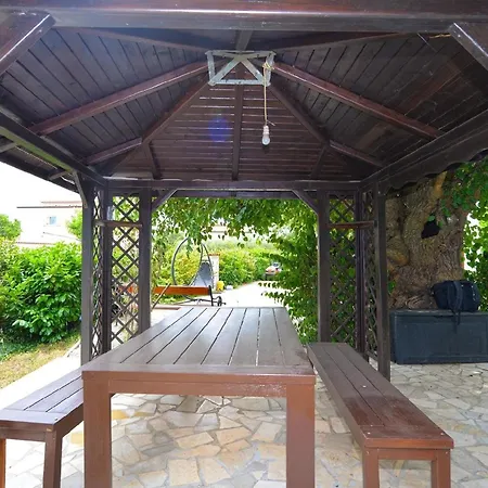 Mit Privatpool Fuer 6 Personen Ca 85 Qm In Pula, Istrien Istrische Riviera *