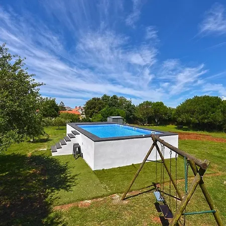 Mit Privatpool Fuer 6 Personen Ca 85 Qm In Pula, Istrien Istrische Riviera 別荘 プーラ